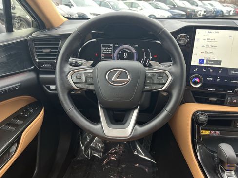 Used 2025 Lexus NX 350h AWD w/ Premium Package image 16