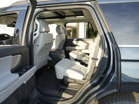 Used 2025 Ford Expedition Active RWD image 28