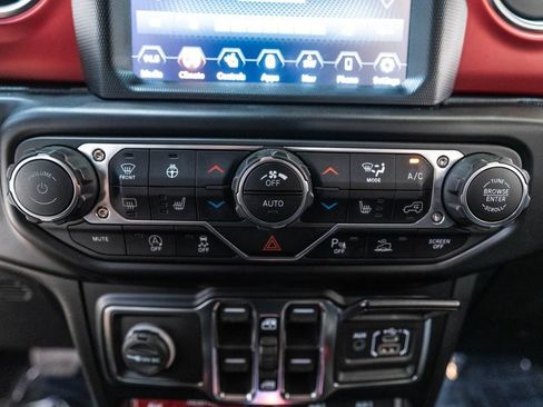 Used 2021 Jeep Wrangler Unlimited Rubicon w/ Dual Top Group AWD/4WD image 30