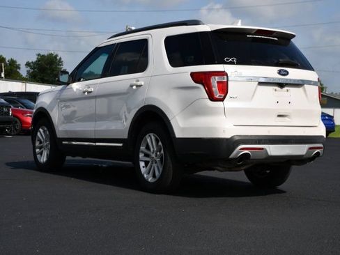 Used 2016 Ford Explorer XLT w/ Equipment Group 202A FWD image 5