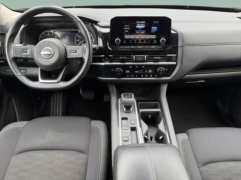 Used 2025 Nissan Pathfinder SV image 9