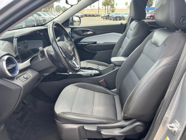 Used 2025 Chevrolet Trax LT w/ Driver Confidence Package FWD image 19