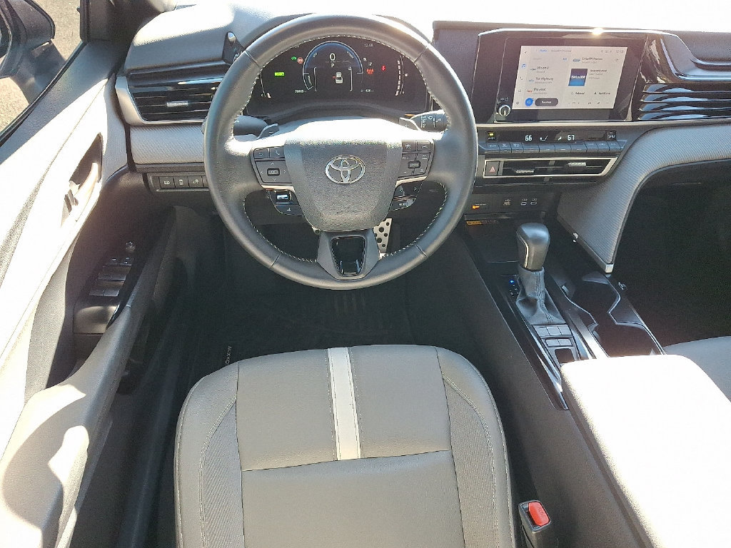 Used 2025 Toyota Camry SE FWD image 12