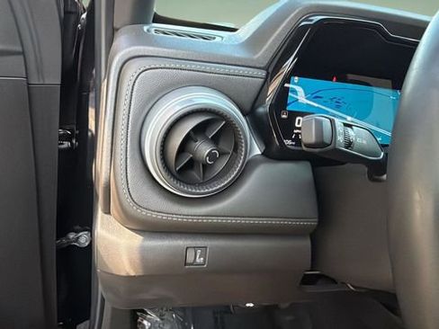 Used 2024 Chevrolet Colorado LT w/ LT Convenience Package RWD image 21