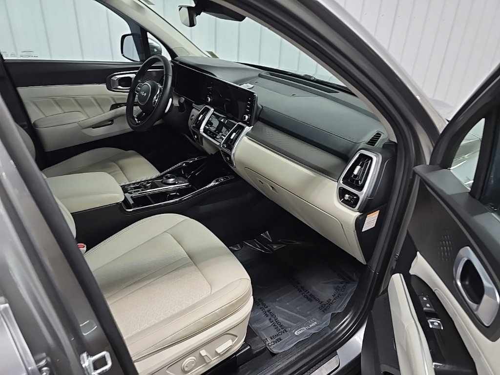 Used 2023 Kia Sorento SX Prestige w/ Panoramic Sunroof Package AWD/4WD image 16