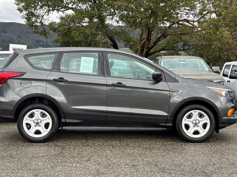 Used 2019 Ford Escape S image 3
