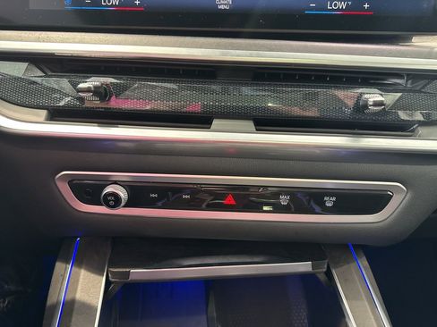 Certified 2023 BMW X7 xDrive40i w/ Premium Package AWD/4WD image 30