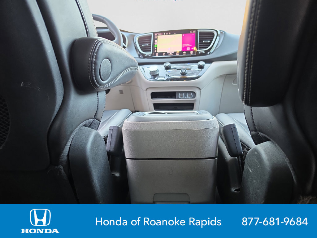 Used 2024 Chrysler Pacifica Touring-L FWD image 26