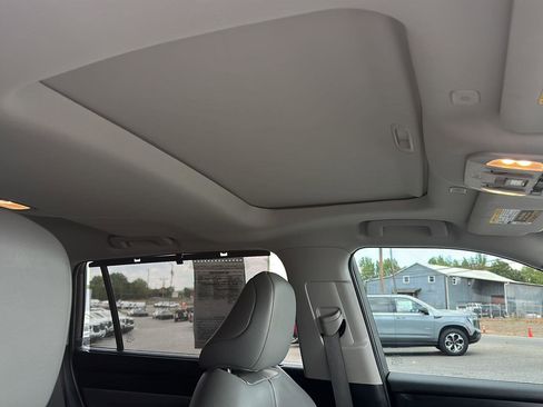 Used 2023 Toyota Highlander XLE FWD image 10