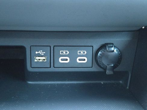 Certified 2023 Toyota Highlander XLE image 33