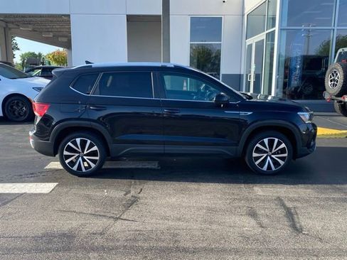 Used 2024 Volkswagen Taos SE image 11