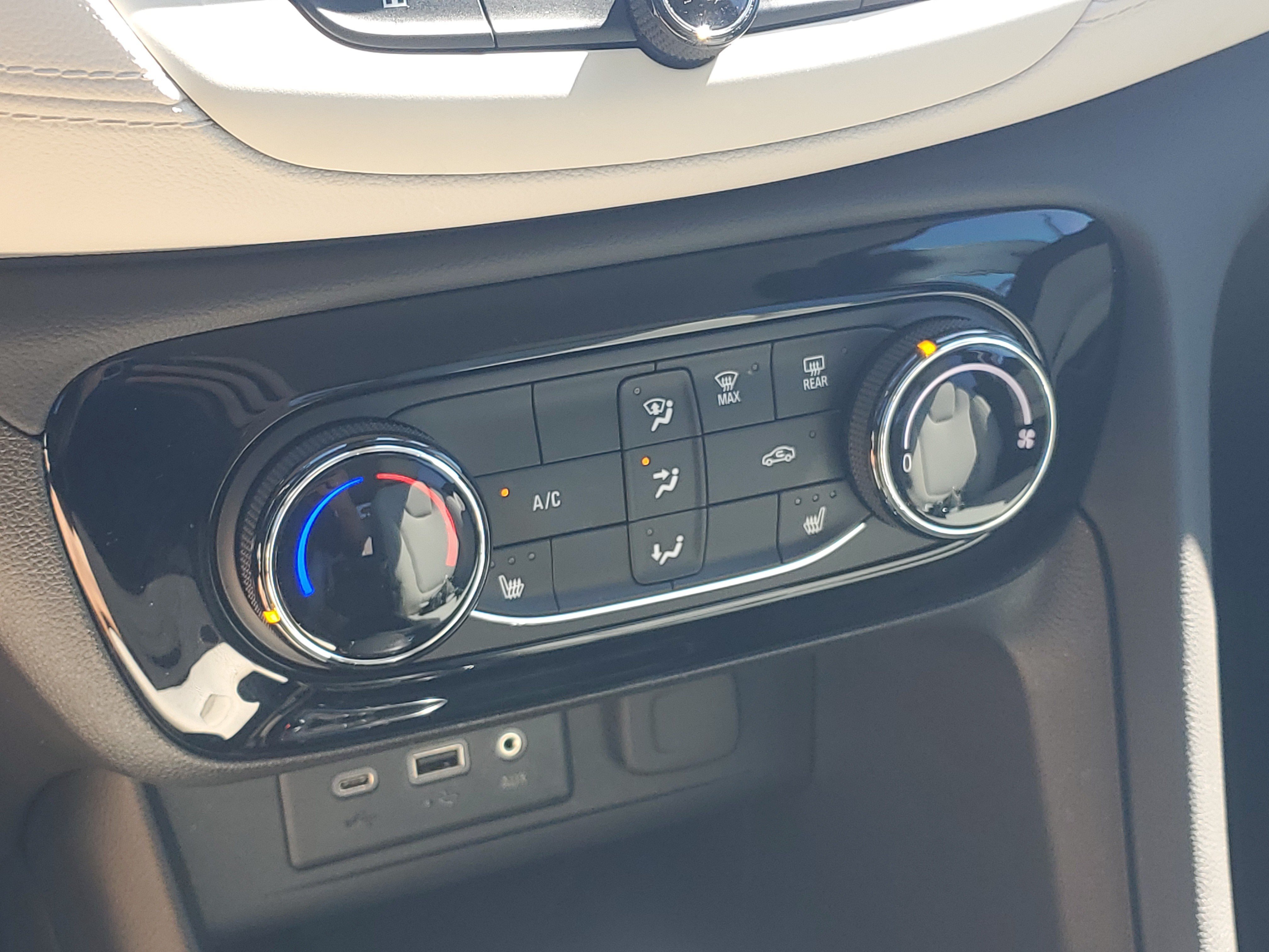 Used 2023 Buick Encore GX Preferred w/ Cold Weather Comfort Package FWD image 28