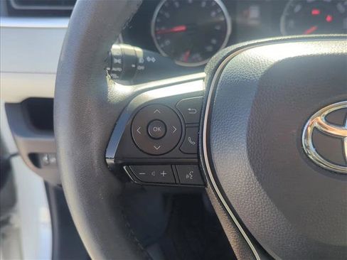 Used 2021 Toyota RAV4 XLE Premium image 16