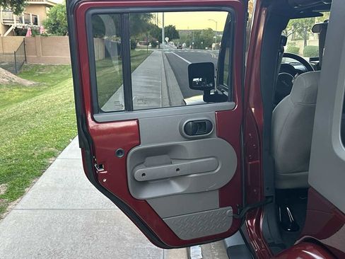 Used 2008 Jeep Wrangler Unlimited Sahara w/ Dual Top Group image 38