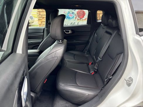 Used 2025 Jeep Compass Trailhawk AWD/4WD image 24