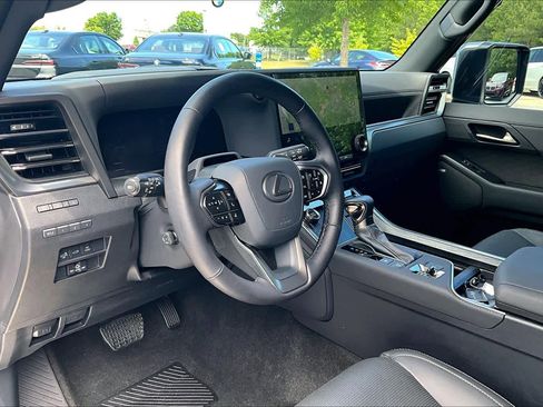 Used 2024 Lexus GX 550 w/ Cold Area Package AWD/4WD image 17