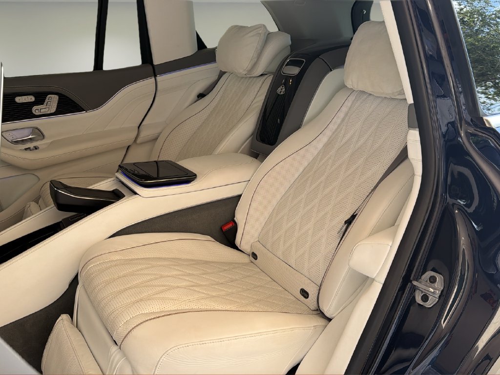 Used 2025 Mercedes-Benz Maybach GLS 600 4MATIC image 24