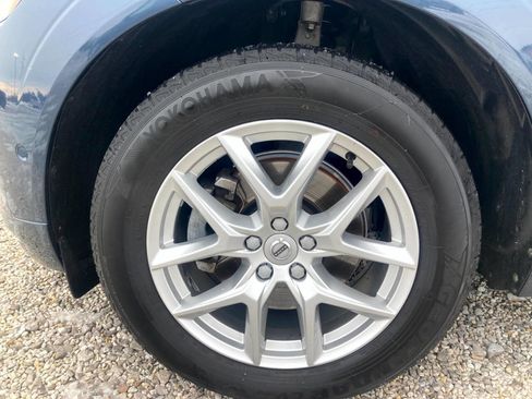 Used 2019 Volvo XC60 T5 Momentum w/ Premium Package image 16