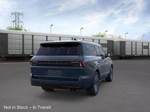 New 2025 Lincoln Navigator Reserve image 8