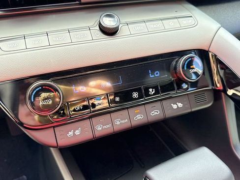 New 2025 Hyundai Elantra Limited w/ Cargo Package FWD image 28