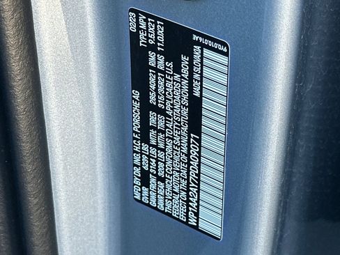 Used 2023 Porsche Cayenne Platinum Edition image 28