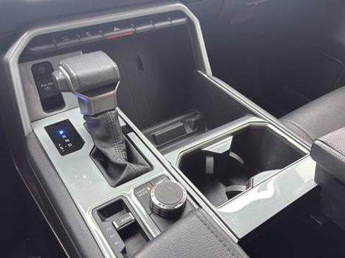 Used 2024 Toyota Tundra Limited AWD/4WD image 19