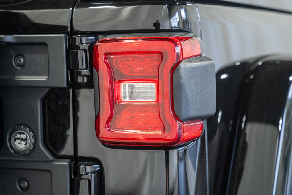 Used 2024 Jeep Wrangler Unlimited Rubicon AWD/4WD image 6