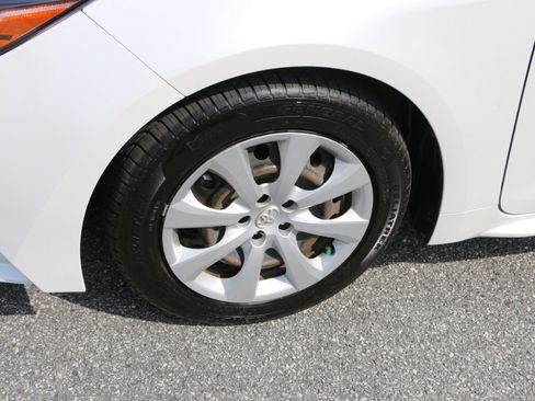 Used 2022 Toyota Corolla LE image 14