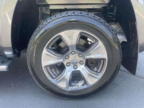 Used 2022 RAM 1500 Laramie AWD/4WD image 7