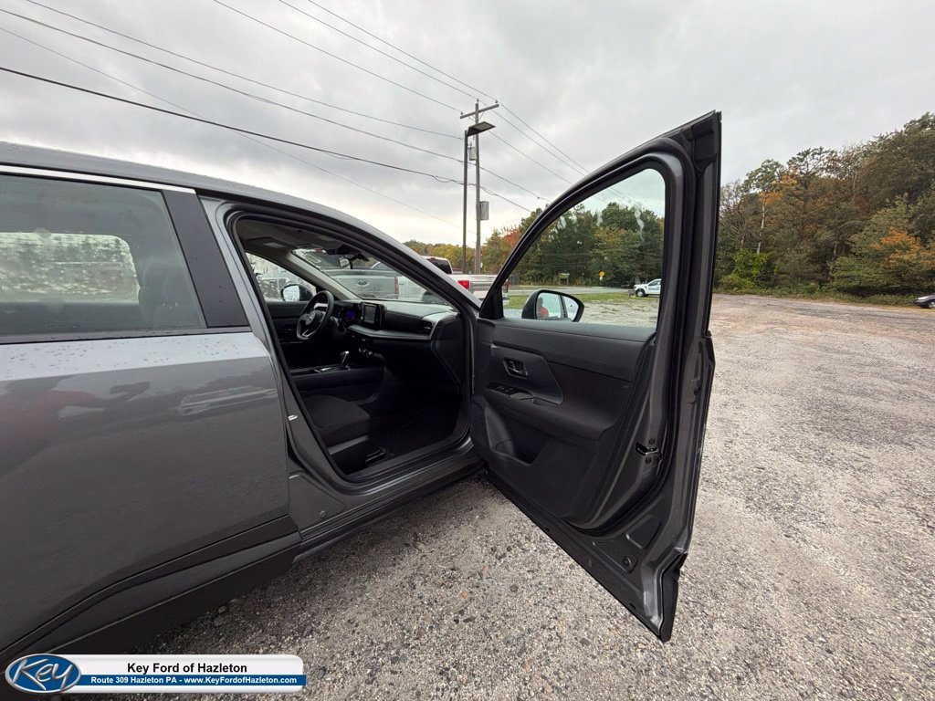 Used 2025 Nissan Kicks S AWD/4WD image 18