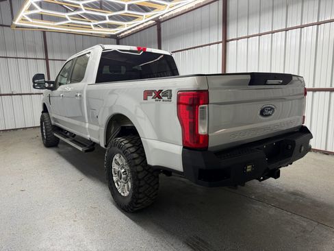 Used 2019 Ford F250 XLT w/ XLT Premium Package image 4