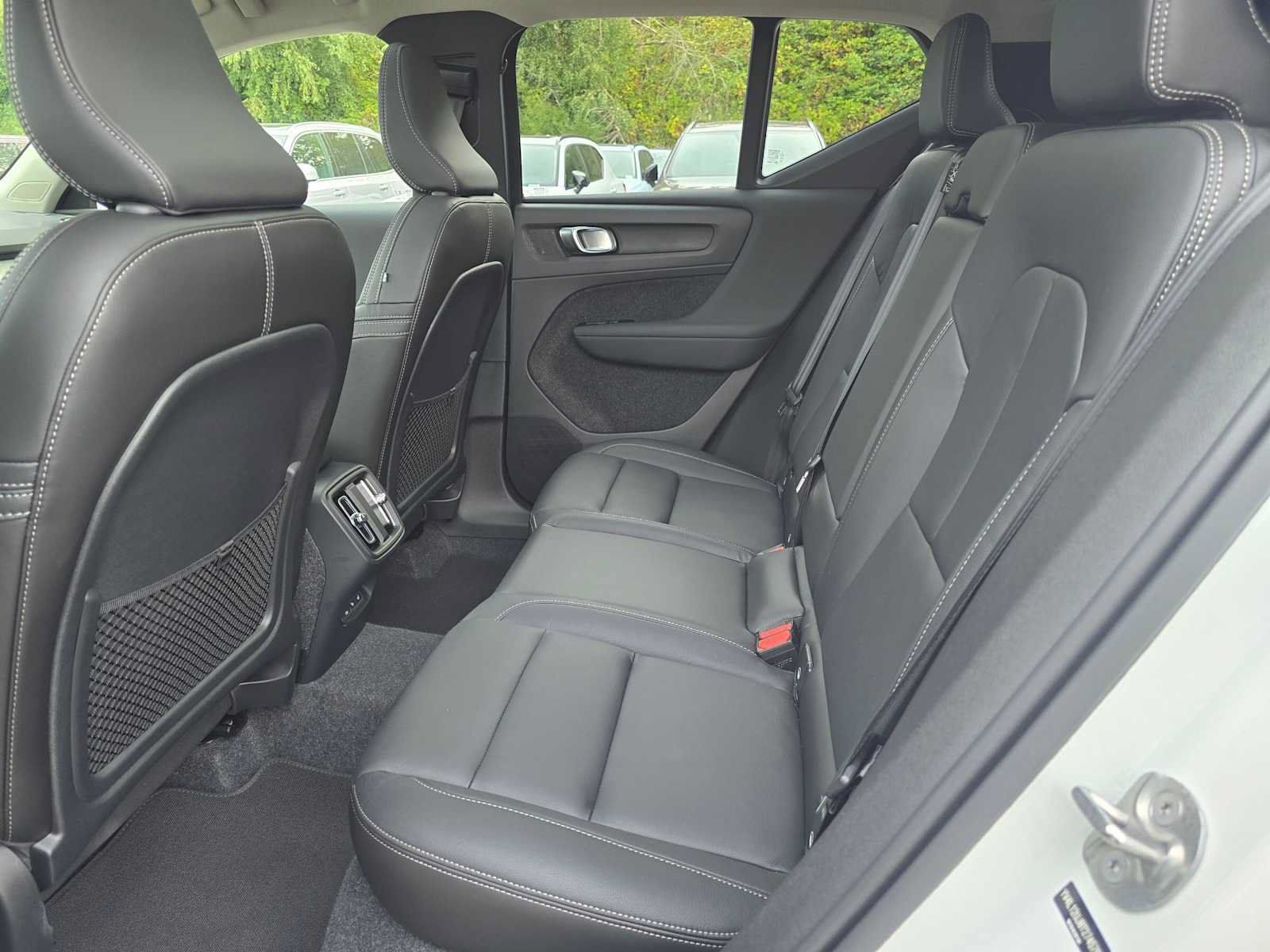Used 2026 Volvo XC40 B5 Core w/ Climate Package AWD/4WD image 15