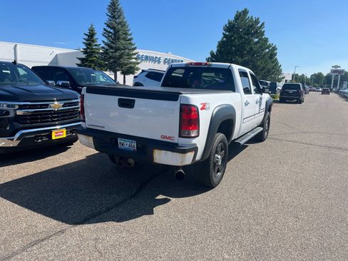 Used 2014 GMC Sierra 2500 Denali w/ Suspension Package, Off-Road AWD/4WD image 3