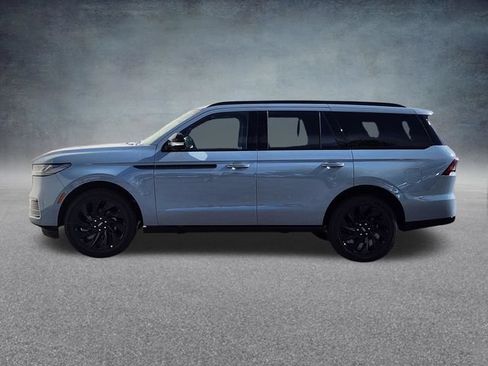 New 2026 Lincoln Navigator Reserve w/ Jet Appearance Package AWD/4WD image 4