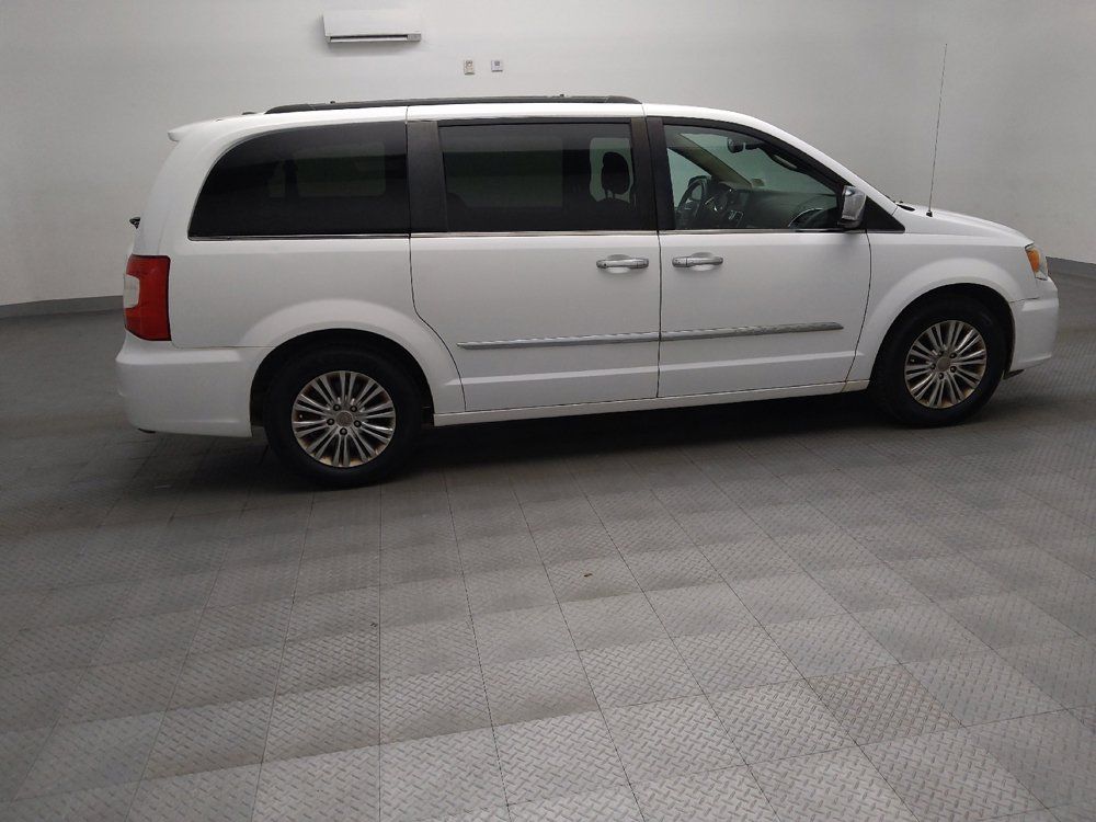 Used 2015 Chrysler Town & Country Touring-L w/ Driver Convenience Group FWD image 10