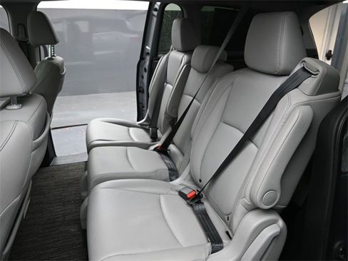 Used 2024 Honda Odyssey Touring image 11