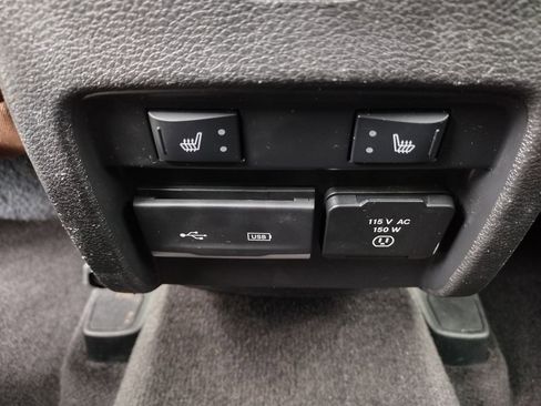 Used 2019 Jeep Cherokee Overland w/ Technology Group image 12