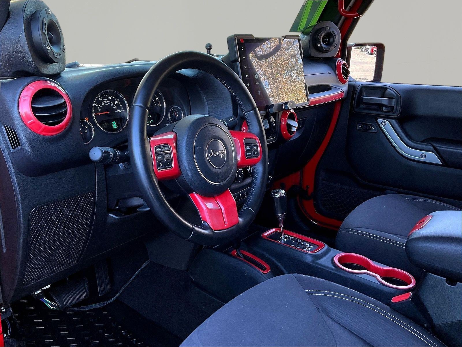 Used 2017 Jeep Wrangler Unlimited Sahara w/ Connectivity Group AWD/4WD image 17