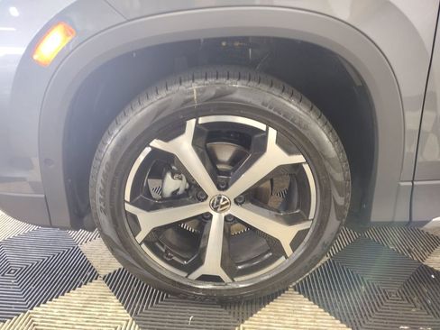 New 2025 Volkswagen Tiguan SE image 5