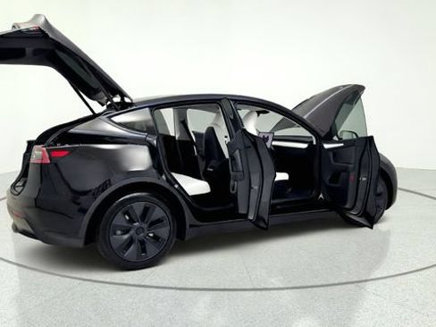 Used 2025 Tesla Model Y Long Range AWD/4WD image 19