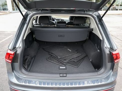 Used 2022 Volkswagen Tiguan SE AWD/4WD image 45