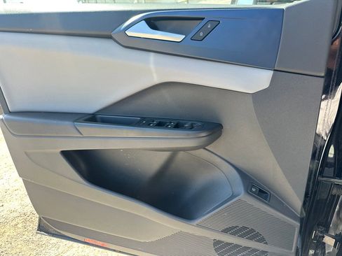 Used 2023 Volkswagen Taos SE w/ Panoramic Sunroof Package AWD/4WD image 20