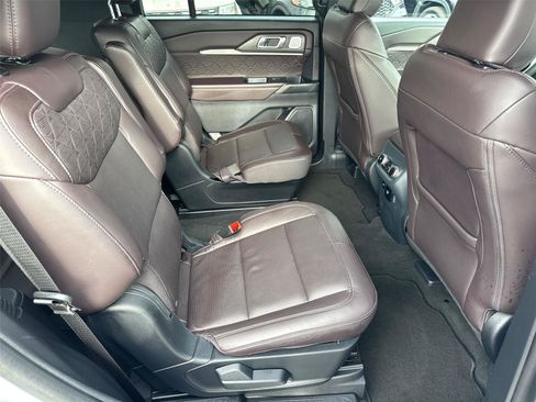 Used 2025 Ford Explorer Platinum w/ LUX Leather Package AWD/4WD image 19