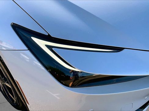 Used 2023 Toyota Prius Prime Premium FWD image 27
