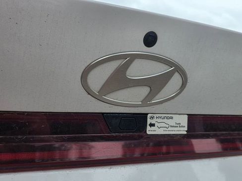 Used 2024 Hyundai Elantra SEL w/ Convenience Package FWD image 16