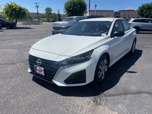 Used 2024 Nissan Altima 2.5 S image 1