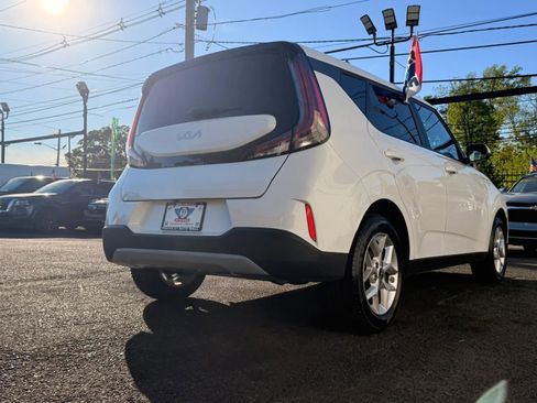 Used 2024 Kia Soul LX w/ Option Group 015 FWD image 9