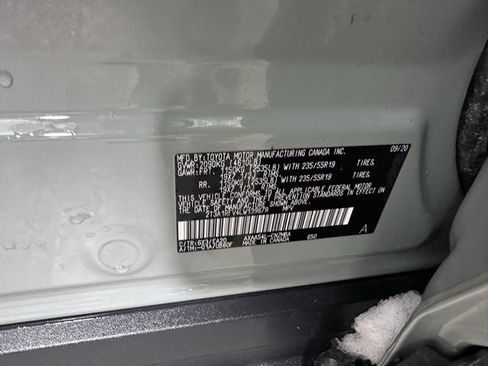 Used 2020 Toyota RAV4 XLE Premium image 30