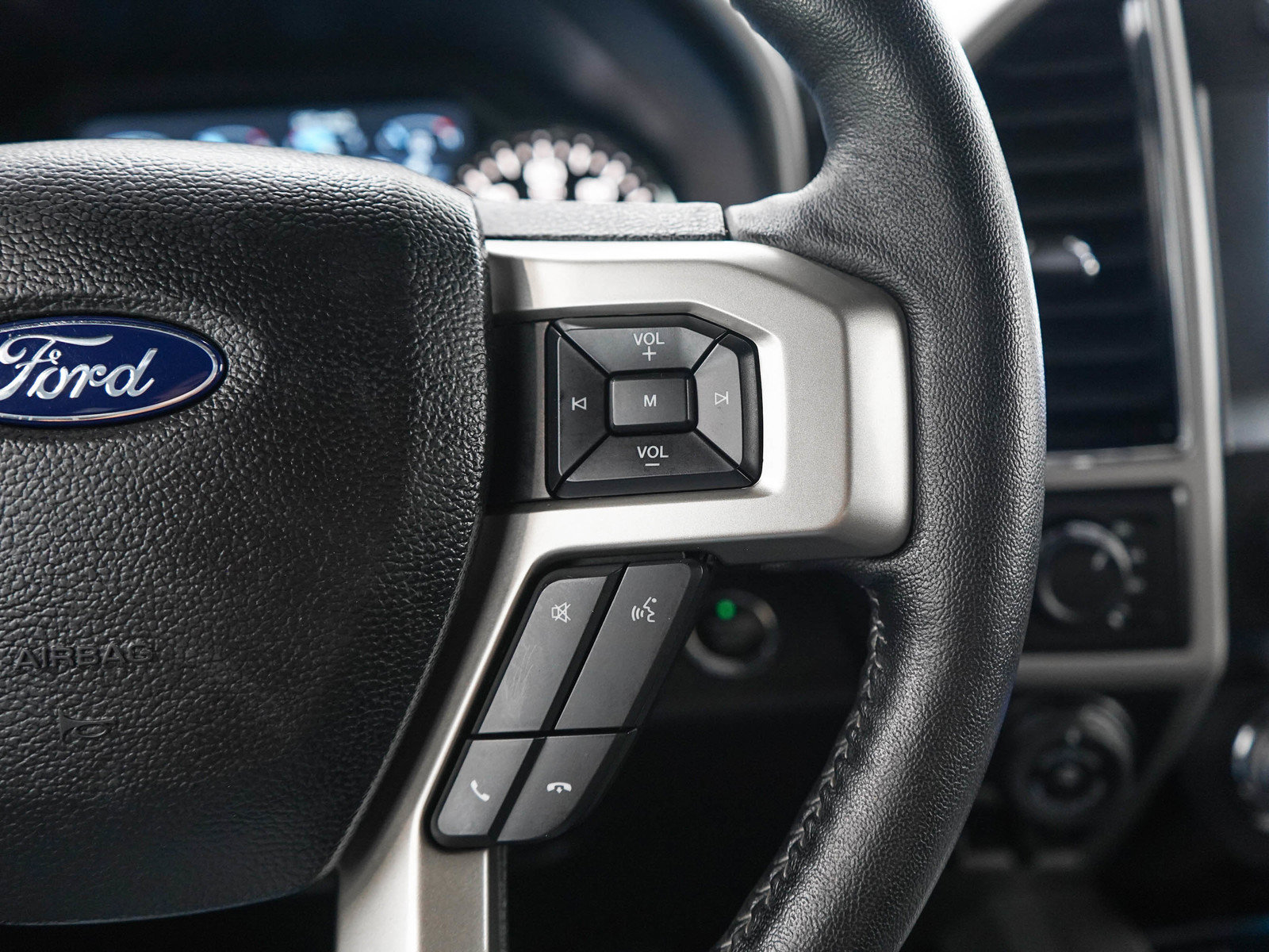 Used 2019 Ford F150 Lariat w/ Equipment Group 502A Luxury AWD/4WD image 25