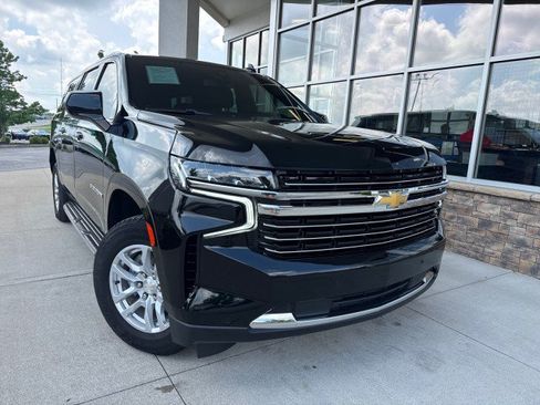 Used 2022 Chevrolet Suburban LT AWD/4WD image 2